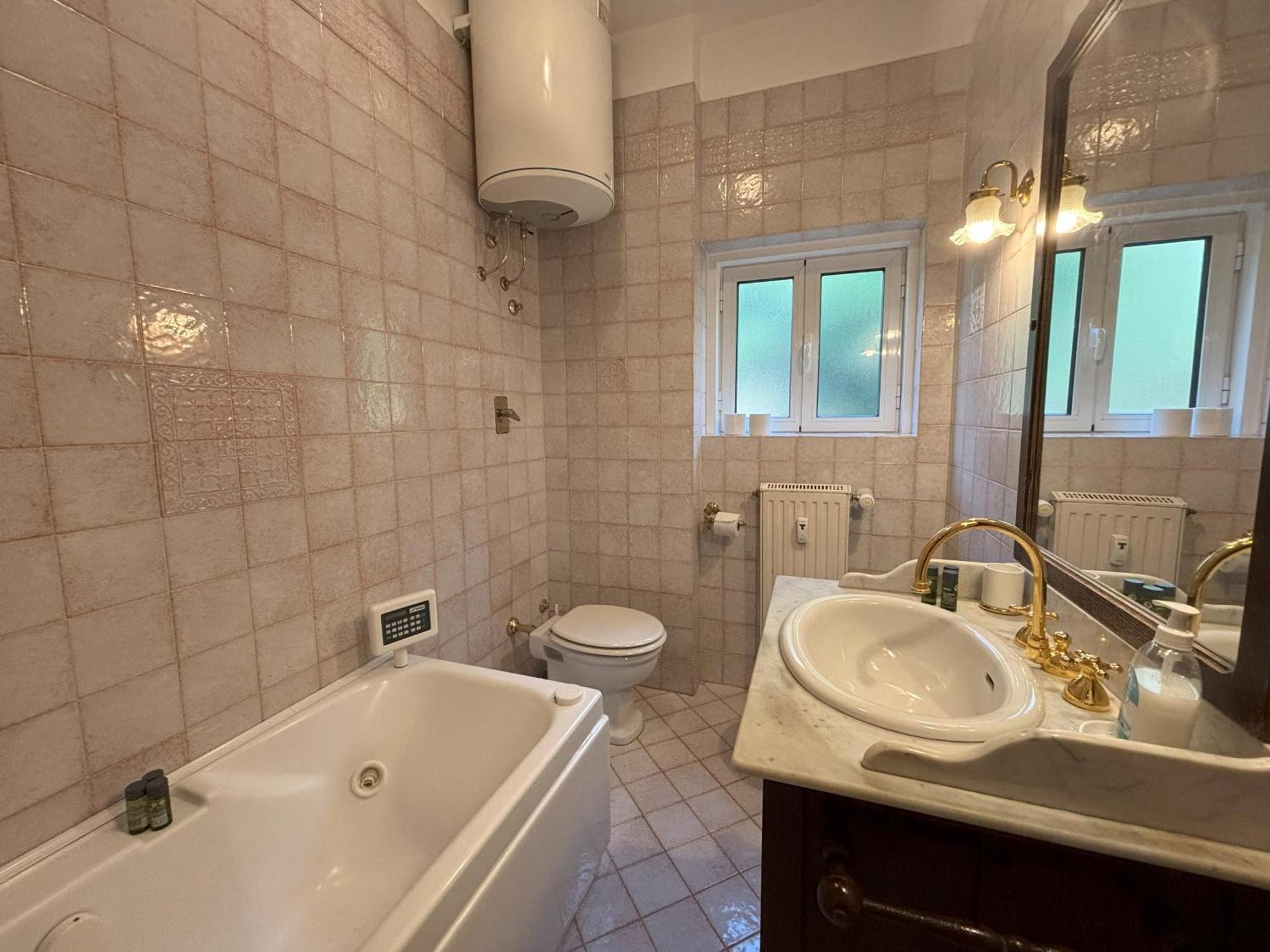Affitto Turistico Via Bonomea 219-1 Apartment Trieste Bagian luar foto